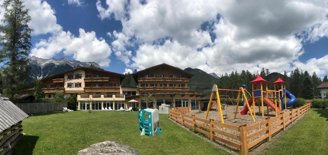 Kinderhotel Laerchenhof Obsteig Exterior foto